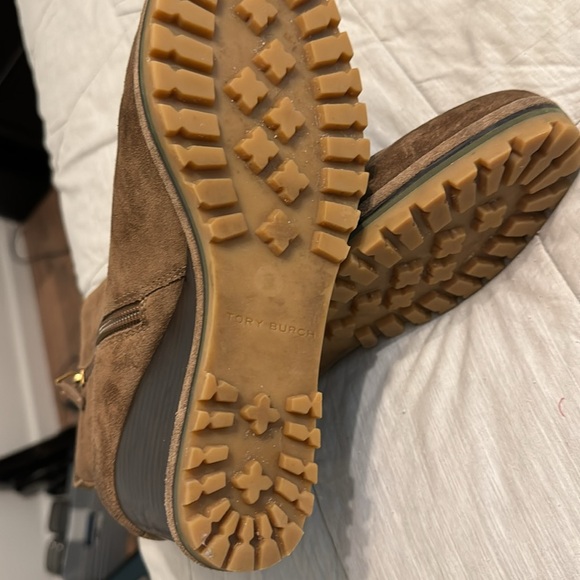 SUEDE LOGO LUG SOLE WEDGE BOOT color River rock - Picture 9 of 11